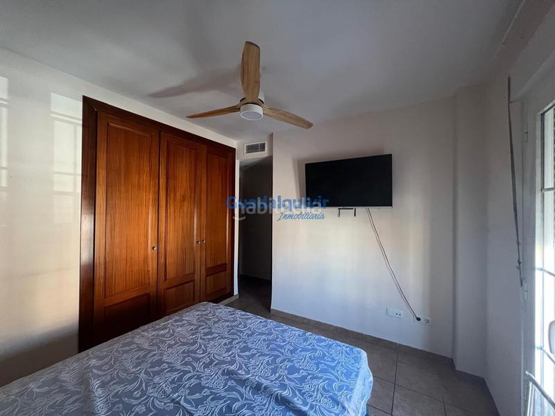 Foto 13646c57-9452-4277-b6cb-43d8a410aad1. Alquiler casa adosada  semi amueblada de esquina con 4 dormitorios y patio, con zonas comunes con piscina en Dos Hermanas