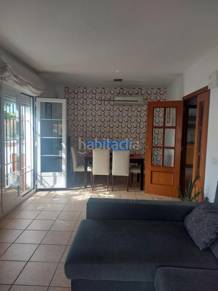 Foto 1702f341-ec80-40f8-84fd-49607de74b96. Alquiler casa adosada  semi amueblada de esquina con 4 dormitorios y patio, con zonas comunes con piscina en Dos Hermanas
