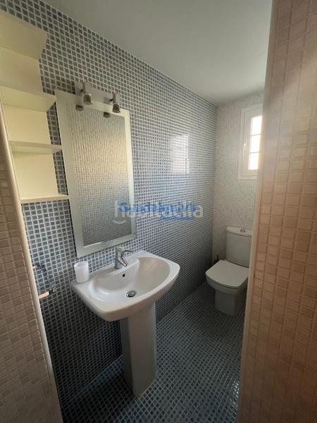 Foto 1be6de50-261f-4cfd-ae46-74e4697979ab. Alquiler casa adosada  semi amueblada de esquina con 4 dormitorios y patio, con zonas comunes con piscina en Dos Hermanas
