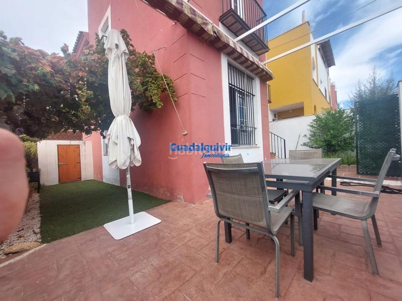 Foto 24540c20-08a4-4e83-9896-b7c60e2c2c32. Alquiler casa adosada  semi amueblada de esquina con 4 dormitorios y patio, con zonas comunes con piscina en Dos Hermanas