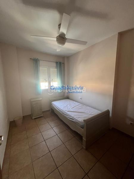 Foto 26771f96-e028-486a-8a35-715c5071aa8d. Alquiler casa adosada  semi amueblada de esquina con 4 dormitorios y patio, con zonas comunes con piscina en Dos Hermanas