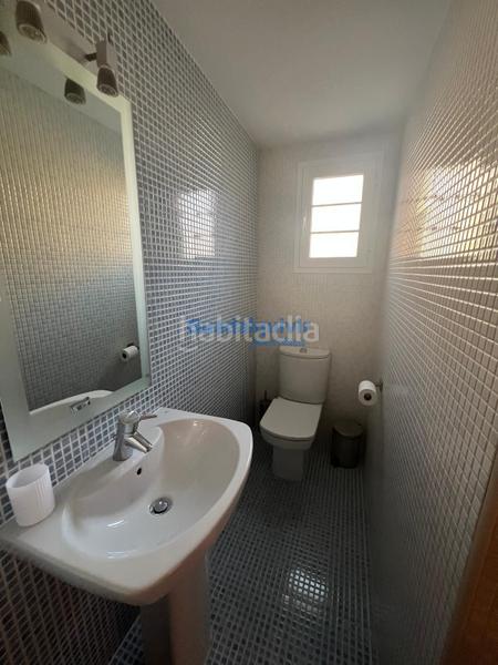 Foto 26d8d24b-4f37-4be4-90aa-4918c48528aa. Alquiler casa adosada  semi amueblada de esquina con 4 dormitorios y patio, con zonas comunes con piscina en Dos Hermanas