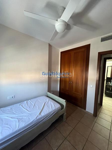 Foto 405fad48-fbbd-4eaf-b847-416c28f10167. Alquiler casa adosada  semi amueblada de esquina con 4 dormitorios y patio, con zonas comunes con piscina en Dos Hermanas
