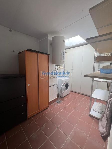 Foto 79be6aaf-d99a-43d5-940e-f7f33eb76708. Alquiler casa adosada  semi amueblada de esquina con 4 dormitorios y patio, con zonas comunes con piscina en Dos Hermanas