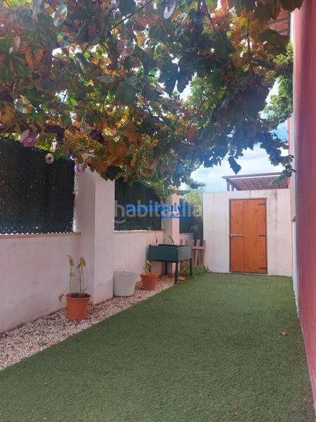Foto 7c9ef00e-ef31-4e3b-ad62-e9d849509eef. Alquiler casa adosada  semi amueblada de esquina con 4 dormitorios y patio, con zonas comunes con piscina en Dos Hermanas