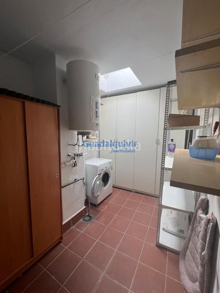 Foto 97cc3452-dc37-44a0-9e00-4a3de9854c60. Alquiler casa adosada  semi amueblada de esquina con 4 dormitorios y patio, con zonas comunes con piscina en Dos Hermanas