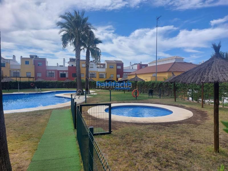 Foto 9aa68708-ba0b-47b5-af40-bba96287ae1e. Alquiler casa adosada  semi amueblada de esquina con 4 dormitorios y patio, con zonas comunes con piscina en Dos Hermanas