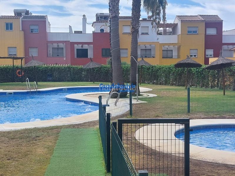 Foto a7599657-7dd1-468f-8770-c980c494c8c2. Alquiler casa adosada  semi amueblada de esquina con 4 dormitorios y patio, con zonas comunes con piscina en Dos Hermanas