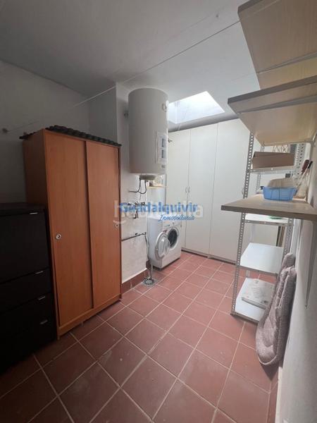 Foto b3968f3e-8955-4680-9e91-00b23f2c898c. Alquiler casa adosada  semi amueblada de esquina con 4 dormitorios y patio, con zonas comunes con piscina en Dos Hermanas