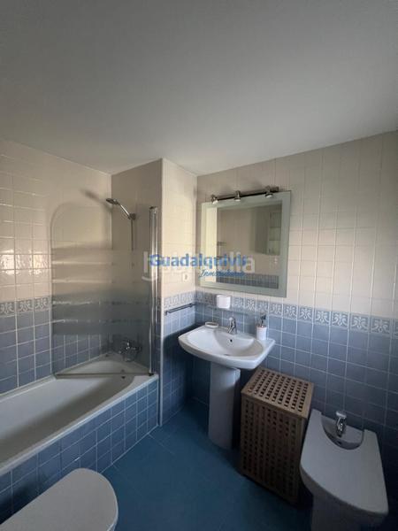 Foto ca7d24fe-6330-46b1-a446-f111ef580ed1. Alquiler casa adosada  semi amueblada de esquina con 4 dormitorios y patio, con zonas comunes con piscina en Dos Hermanas