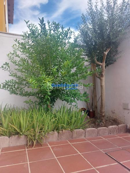 Foto e0574ac3-6bfc-4ecc-8878-1f19b8d8ed22. Alquiler casa adosada  semi amueblada de esquina con 4 dormitorios y patio, con zonas comunes con piscina en Dos Hermanas