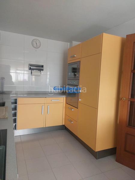 Foto f80d73df-77af-4930-bd21-42e21cb03a9b. Alquiler casa adosada  semi amueblada de esquina con 4 dormitorios y patio, con zonas comunes con piscina en Dos Hermanas
