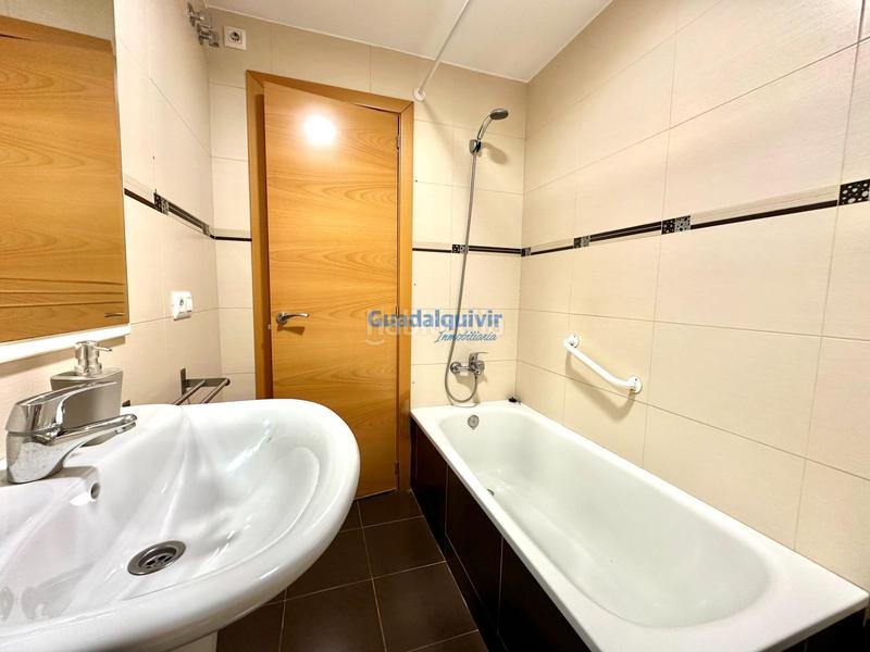 Foto ace1330d-29cc-4e85-a85c-6290baee3f05. Miete etagenwohnung in La Calzada - La Florida Sevilla