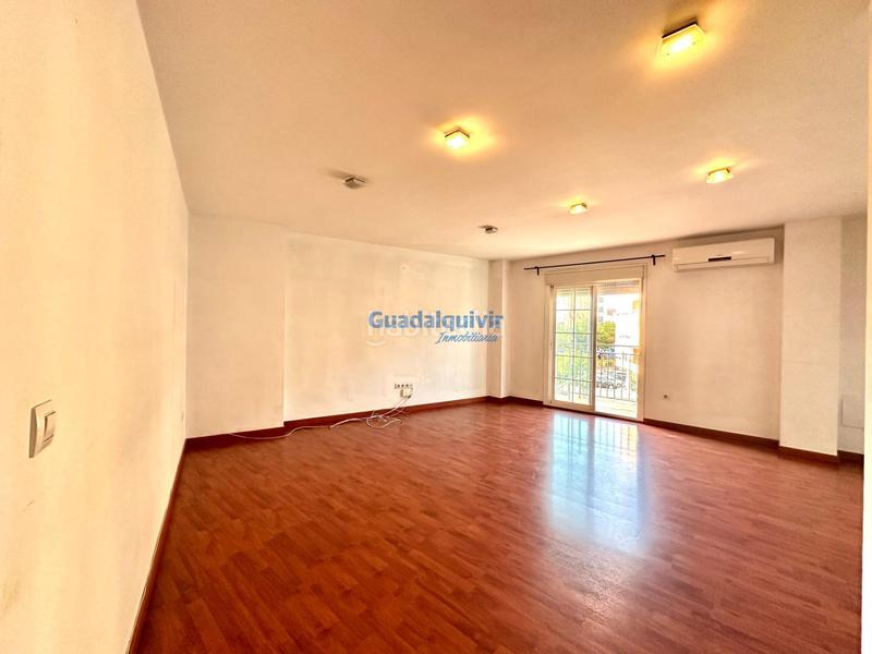 Foto b6dcc83e-46cb-4796-a2d9-b2eedaedc937. Rent flat in La Calzada - La Florida Sevilla