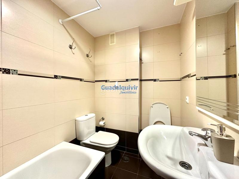 Foto d27c47cf-cda1-4ae7-a693-d67b4f70ba94. Rent flat in La Calzada - La Florida Sevilla