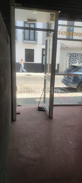 Foto e26c62b6-b714-4c97-a947-3e0aa9f6f95c. Alquiler local comercial local diafano de 103 m en buena zona comercial de triana en Sevilla