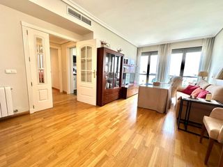 Location Appartement  Avenida avenida de málaga. Precioso piso de dos dormitorios con plaza de garaje amueblado