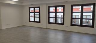 Alquiler Oficina en Alfalfa - Santa Cruz. Gran oficina de 90 m  diafana totalmente rehabilitada  en la pue