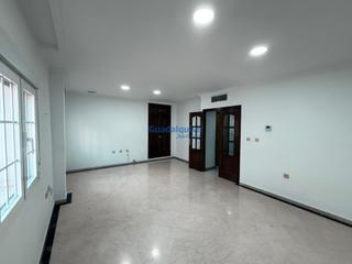 Location Appartement à La Calzada - La Florida. Piso de 3 dormitorios sin amueblar junto avda de la buhaira con
