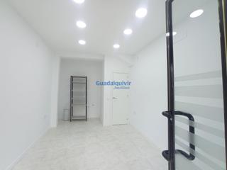 Location Local commercial à Triana Este. Excelente oportunidad de alquiler en ubicación inmejorable !