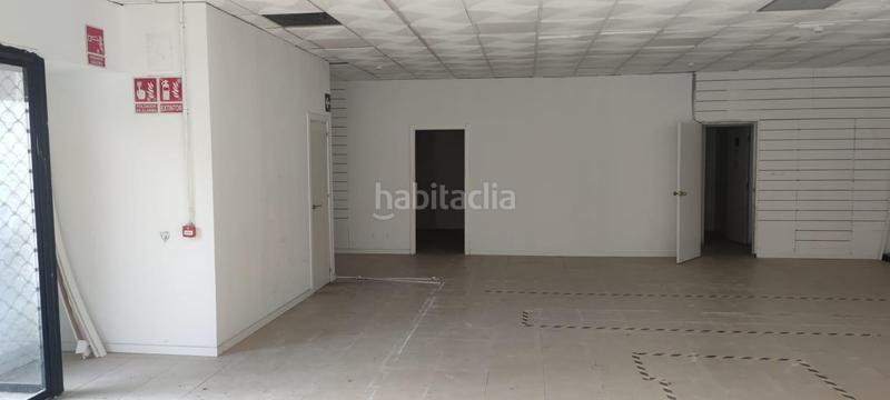 Foto d8c430f9-35e4-4a45-954f-d79c2b498916. Location local commercial dans Parque Alcosa Sevilla