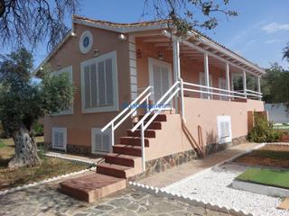 Lloguer Xalet a Entrenúcleos. Precioso chalet amueblado con piscina propia junto a entrenucleo