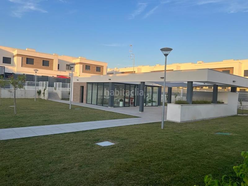 Foto e507d22c-e84a-441c-9d8d-c462a5242694. Affitto casa a schiera con riscaldamento parcheggio piscina in Dos Hermanas
