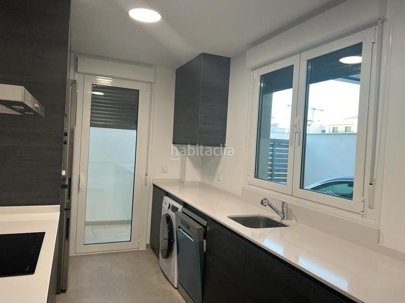 Foto e8619e1c-a1b9-4d1b-b015-04f0736b02ce. Affitto casa a schiera con riscaldamento parcheggio piscina in Dos Hermanas