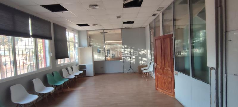 Foto 6908be47-78f9-4c41-8b5b-c03bbc56bb60. Location local commercial dans Parque María Luisa -Giralda Sur Sevilla