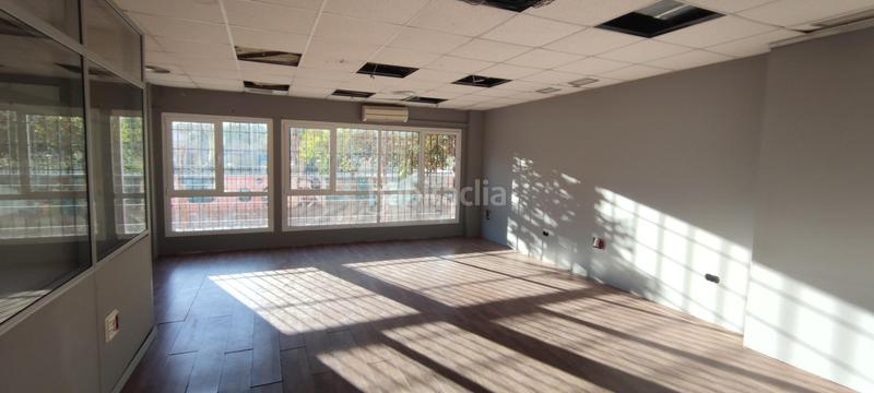 Foto 840b54e9-216d-45b7-a352-f4f968bcd058. Location local commercial dans Parque María Luisa -Giralda Sur Sevilla