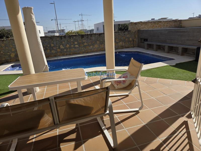 Foto 63ff52b7-6835-4807-9f42-1d35ecf2765b. Chalet avec parking piscine dans Olivar de Quintos Montequinto
