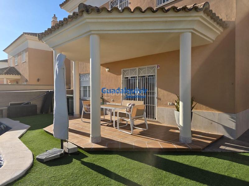Foto 8e88aa58-3e4d-4b3e-a8a5-40e951d0c5b6. Chalet avec parking piscine dans Olivar de Quintos Montequinto