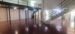 Lloguer Nau industrial a La Plata. Gran nave reformada de 200 m en el parque amate