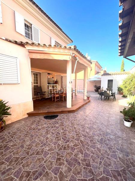 Foto 1d24feb9-2a4b-4d05-893c-dbd8efacf60f. Chalet avec parking dans Olivar de Quintos Montequinto