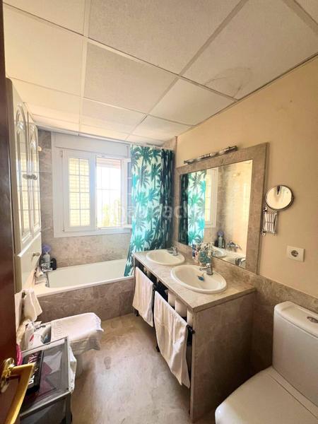 Foto 2bd93df2-f1dc-4769-bfb6-41b6218ff991. Chalet avec parking dans Olivar de Quintos Montequinto