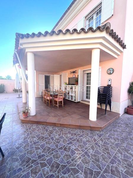 Foto 617af3de-0ce4-4ae8-abef-6973d24148dd. Chalet avec parking dans Olivar de Quintos Montequinto