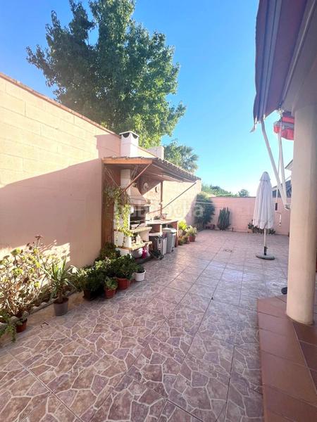 Foto d9f24f7e-d390-472d-a463-2a29a476e1de. Chalet avec parking dans Olivar de Quintos Montequinto