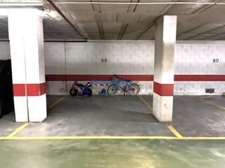 Aparcament cotxe a La Buhaira. Amplia plaza de garaje.