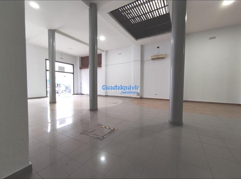 Foto 4d724d77-d2a4-4a2a-9d68-a272ea80e98c. Local comercial magnífico local comercial en triana en Sevilla