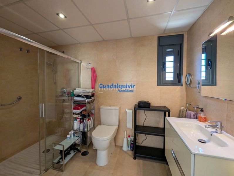 Foto b75dab82-3b4b-4e41-b273-c515e83fec6b. Casa amb calefacció aparcament piscina a San Pablo Sevilla