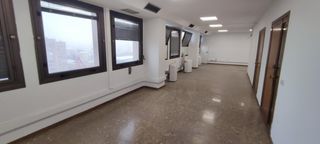 Rent Office space  Avenida blas infante. Gran oficina de 200 m proxima a republica argentina