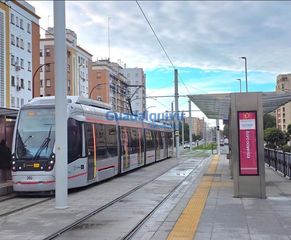Pis  Calle manuel casana. Entre avd san fco javier y avd eduardo dato, frente a la parada
