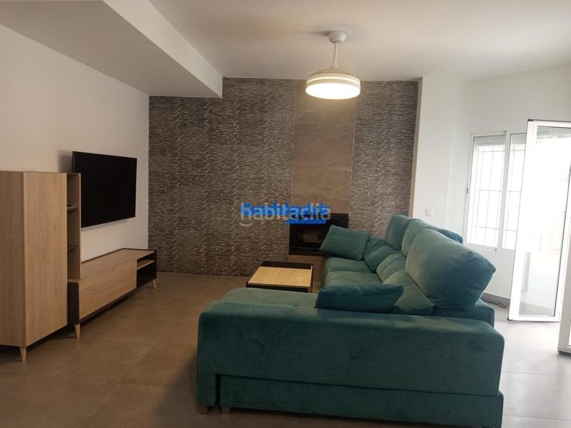 Foto 02ea19d6-043f-4a24-b8c1-3757de3a96d3. Casa aparellada amb aparcament piscina a Condequinto Montequinto