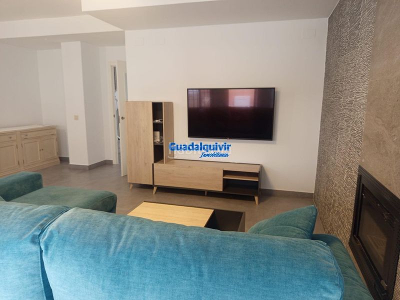 Foto 0e7c46d4-693d-4e7b-87bc-cd4e9db559df. Casa aparellada amb aparcament piscina a Condequinto Montequinto