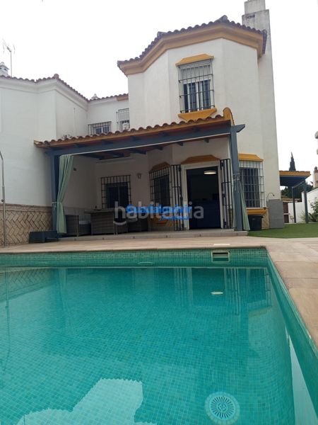 Foto 1a6e1bf8-b954-4c91-a796-17240d8ba62a. Casa aparellada amb aparcament piscina a Condequinto Montequinto