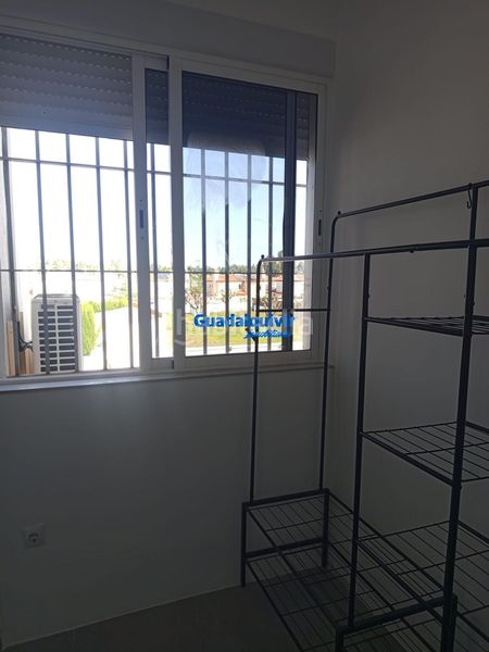 Foto 27787101-9b91-453c-b8e4-0c84db67bc43. Casa aparellada amb aparcament piscina a Condequinto Montequinto