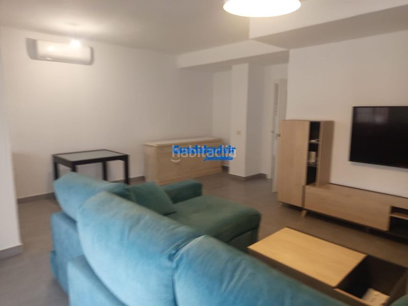 Foto 541b9f74-f45b-4aa3-ac14-a1cdb7a8bba7. Casa aparellada amb aparcament piscina a Condequinto Montequinto