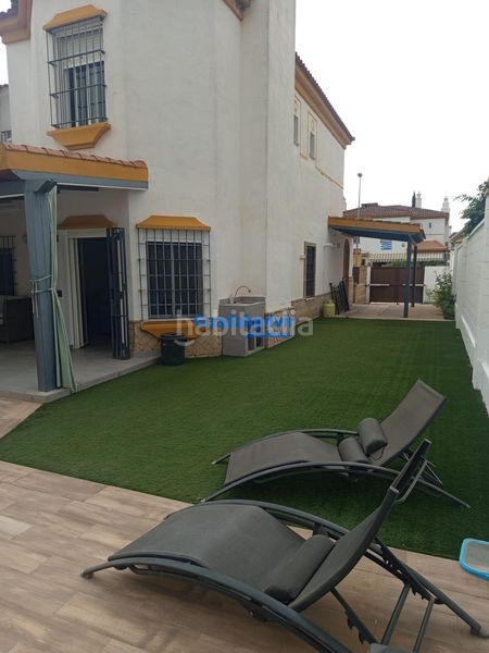 Foto 68f08a81-3b71-42b7-ab63-2e94107b4e4d. Casa aparellada amb aparcament piscina a Condequinto Montequinto