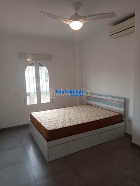 Foto 7baee30a-77ee-49bf-9fbe-c09d039f127f. Casa aparellada amb aparcament piscina a Condequinto Montequinto