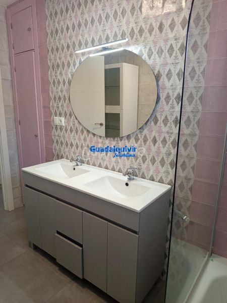 Foto 87a86124-50de-4aa0-9302-79c252cd5a8e. Casa aparellada amb aparcament piscina a Condequinto Montequinto